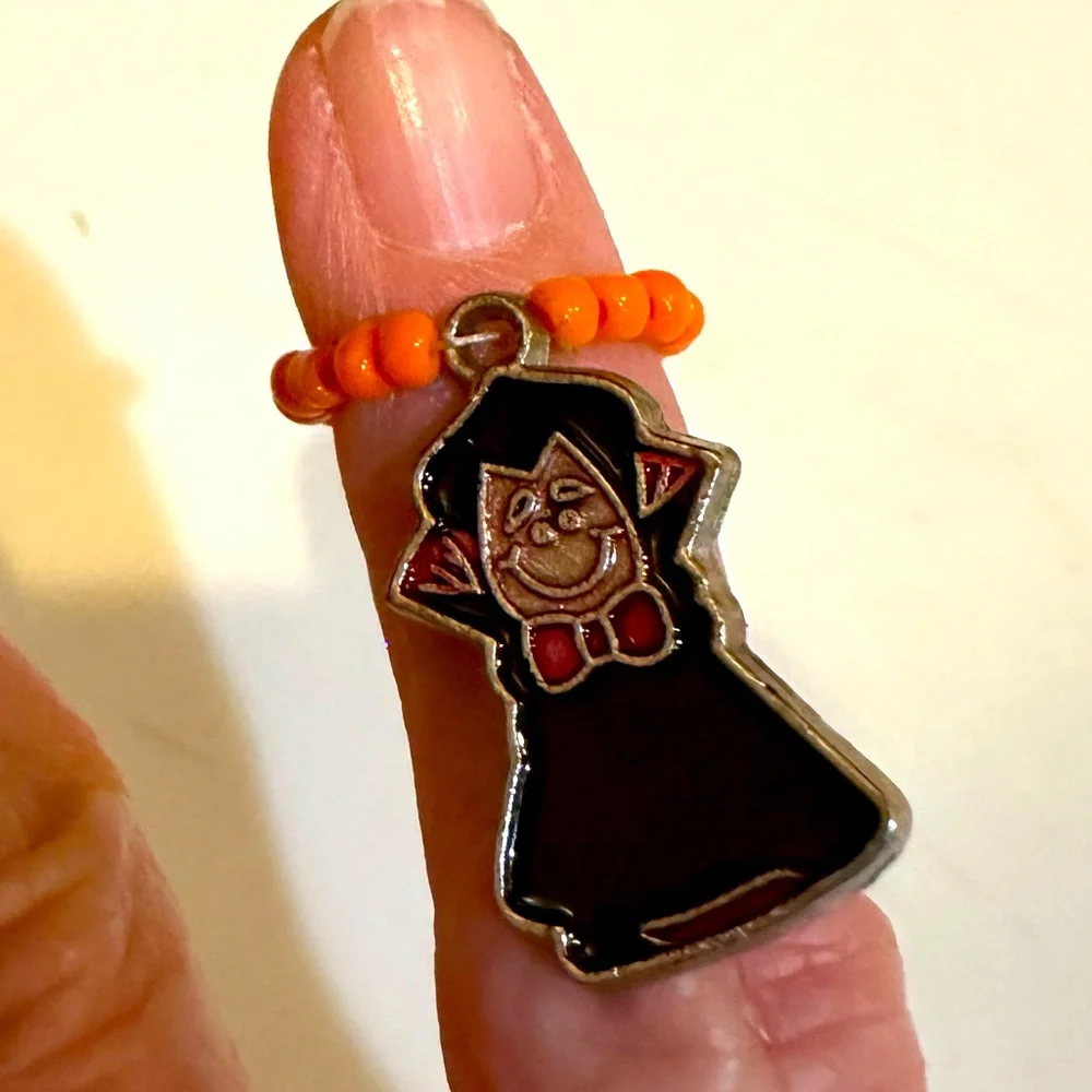 VTG VAMPIRE DRACULA BEADED RING CHARM HALLOWEEN JEWELRY HANG ON NECKLACE CORD .5